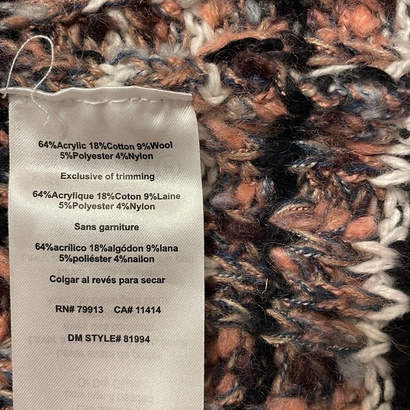 led Luxe Essentials Sweater/ Pink, Black, Grey. Open-Neck with a hand-knit look - Picture 3 of 8